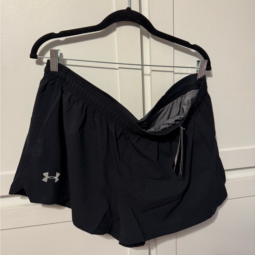 NWT under armor men fitted shorts